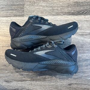 Brooks adrenaline GTS 22 women’s size 8